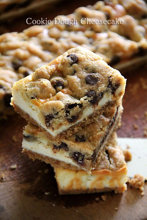 Chocolate Chip Cookie Dough Cheesecake Bar, the holy grail of dessert bar! #baking #dessert Chocolate Chip Cookie Dough Cheesecake, Chip Bar, Cheesecake Bar, Cookie Dough Cheesecake, Biscuits Graham, Cheesecake Bar Recipes, Rasa Malaysia, Cheesecake Bars, Chocolate Chip Cookie Dough