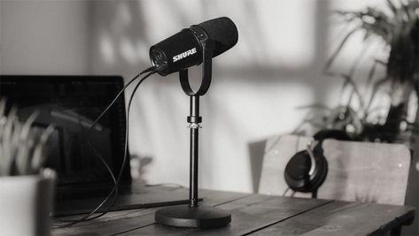 Shure MV7 microphone Podcast Mic, Podcast Recording, Mobile Photos, Recording Microphone, Living In New York, Touch Panel, Live Streaming, Podcast, Built In