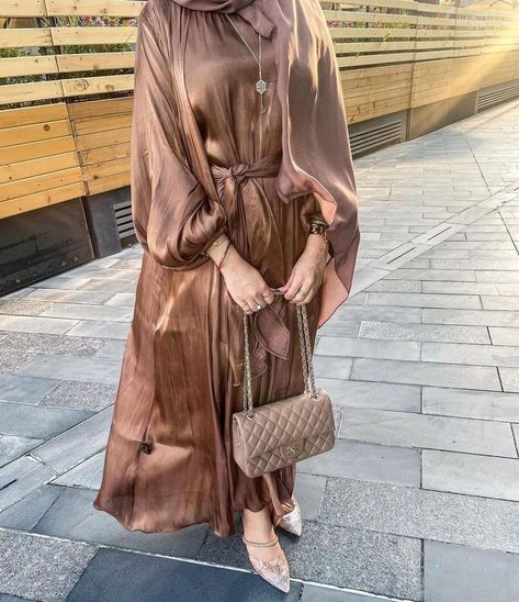 Hijab Outfit Inspiration, Burka Design, Brown Abaya, Khaleeji Aesthetic, Eid Fashion, Muslim Clothes, Abaya Outfit, Moroccan Clothing, Kaftan Designs