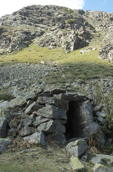 http://cabinporn.com/post/150213684205/stone-hut-in-pyrenees-mountain-range-france Stone Hut, Stone Cabin, Stone Construction, Island Survival, Root Cellar, Underground Homes, Stone Masonry, Unusual Homes, Earth Homes