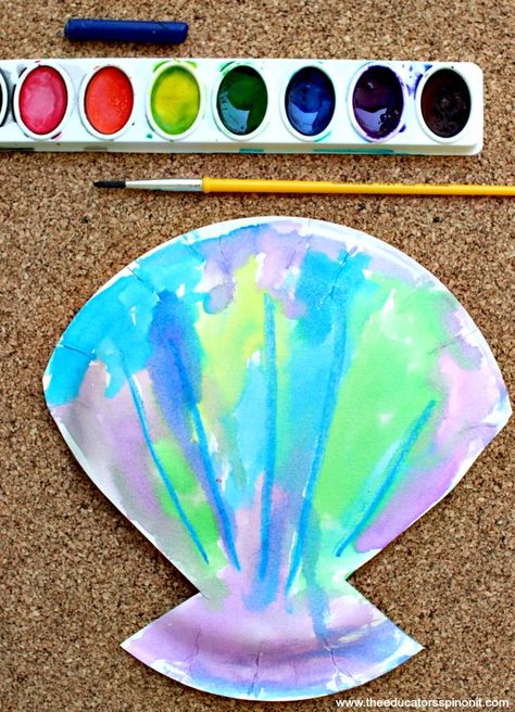 Watercolor Seashell Art Project for Preschoolers. Host an Ocean Themed Playdate with toddlers or preschoolers. 4 easy activities that encourage children to learn and play oceans! Beach Themed Art, Ocean Theme Preschool, Beach Themed Crafts, Art Plage, Summer Preschool, Ocean Activities, Sea Crafts, Ocean Crafts, Daycare Crafts