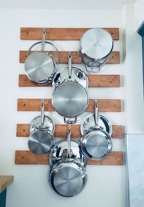 DIY Wall-Mounted Pot Rack❤️ Diy Pot Rack, Pot Rack Wall, Small House Kitchen Ideas, Pallet Deck Diy, Pan Hanger, Pot And Pans Organization, Kitchen Wall Storage, Pot Organization, Hanging Pans