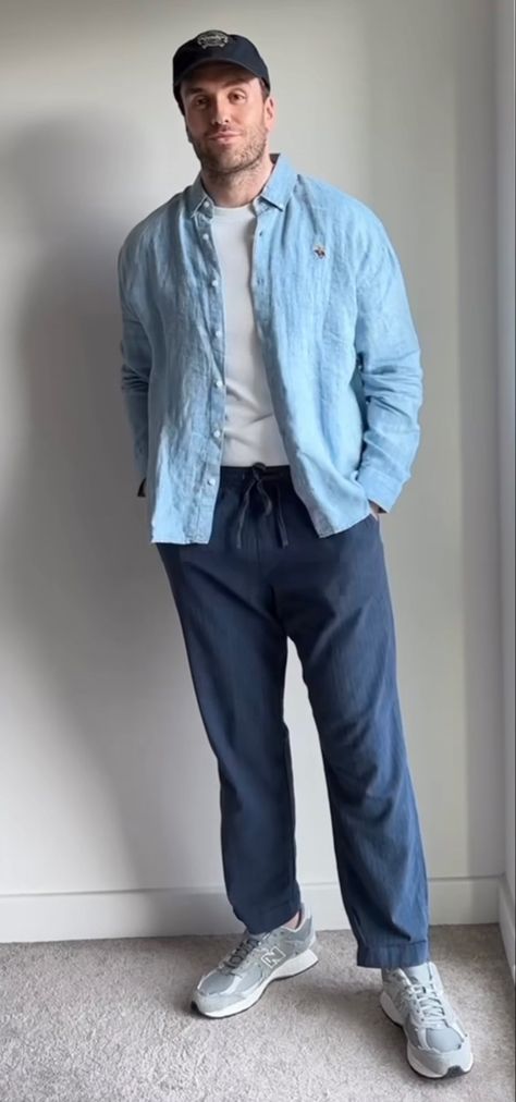 Blue Pants Outfit Men, Blue Pants Outfit, Pants Outfit Men, Monochrome Outfit, Italy Style, Blue Tee, Urban Chic, Blue Pants, Mens Trousers