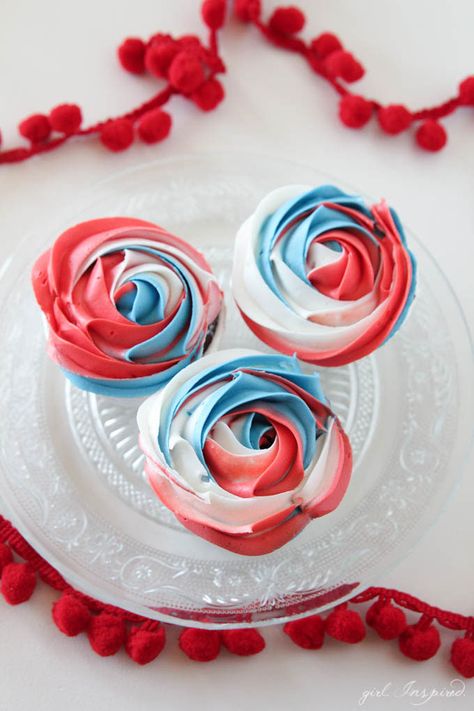 Blue Swirl Cupcakes, Pinterest Cupcakes, Cupcake Blue, Rosette Cupcakes, Jubilee Cake, Patriotic Cupcakes, Cake Mix Ingredients, Swirl Cupcakes, Patriotic Projects