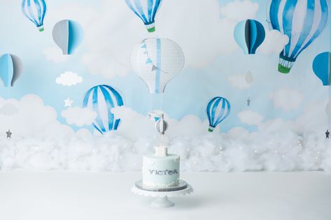 Blue hot air balloon cake smash for boys Hot Air Balloon Cake Smash, Cake Smash Blue, Balloon Cake Smash, Hot Air Balloon Party Theme, Blue First Birthday, Blue Hot Air Balloon, Hot Air Balloon Cake, Balloon Theme, Hot Air Balloon Party