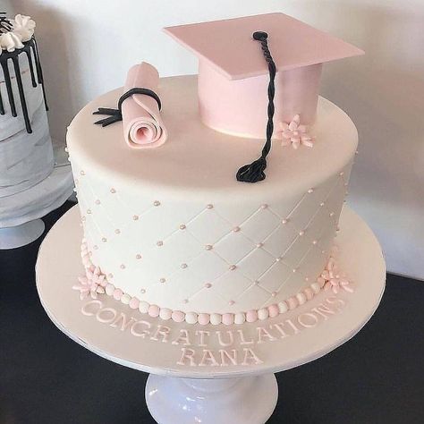 Simple Graduation Cakes, High School Graduation Cakes, Pink Graduation Party, Graduation Cake Designs, Graduation Party Desserts, Pink Graduation, Graduation Party Cake, Anniversaire Diy, Graduation Party Planning