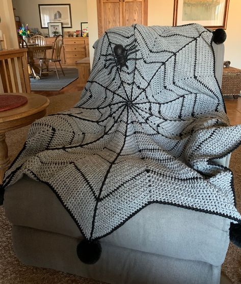 Spooky Crochet Pattern, Goth Crochet Ideas, Goth Crochet, Halloween Throw Pillow, Cute Sewing Projects, Crochet Blanket Designs, Halloween Crochet Patterns, Kawaii Crochet, Crochet Inspo