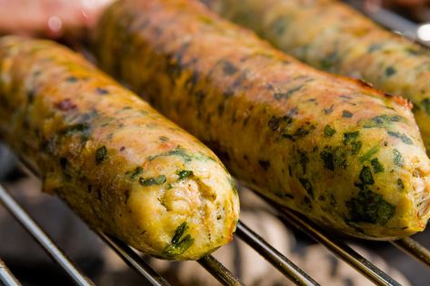 Meat Curing, Sausage Making Recipes, Chicken Sausage Recipes, Home Made Sausage, Bratwurst Recipes, Homemade Sausage Recipes, Sausage Making, Feta Chicken, Chicken Apple Sausage