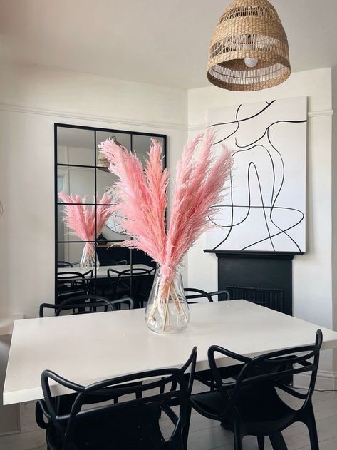 Pink Summer Decor, Fake Pampas Grass Decor, Black Pink Living Room Decor, All Pink Decor, Pink Pompous Grass Decor, Pink Black Decor, Pink Aesthetic Home Decor, Apartment Decor Inspo Aesthetic, Pink House Decor Living Room