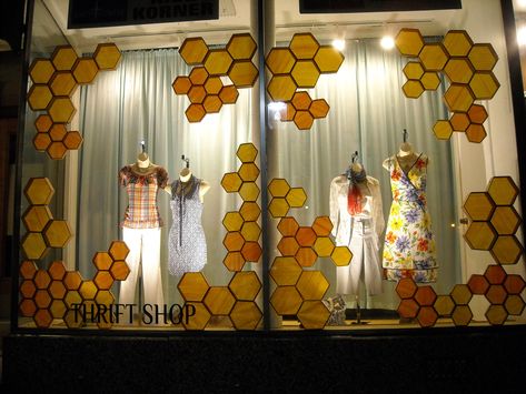 2019 Summer Window - Bee theme Spelling Bee Ideas, Jewelry Merchandising, Fall Window Display, Bee Projects, Boutique Window Displays, Gallery Window, Bee Sanctuary, Autumn Window Display, Summer Window Display