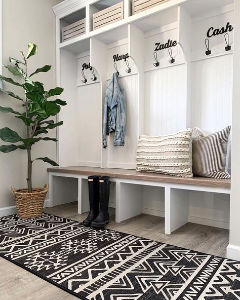 Chelsea🌿 on Instagram: “I’m so excited about my new mudroom rug from @ruggable rugs! This room is right off the garage and sees a lot of traffic, dirt, and sand.…” Built In Cubbies, Ruggable Rugs, Small Mudroom Ideas, Mudroom Remodel, Mud Room Entry, Diy Mudroom, Mudroom Organization, Mudroom Decor, Mud Room Storage