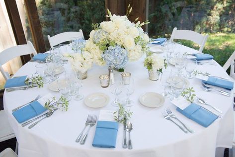 Wedding Table Setting No Charger, Dusty Blue And White Centerpieces, Blue Round Table Wedding, Sky Blue Wedding Centerpieces, White And Dusty Blue Table Setting, Dusty Blue Candle Centerpieces, Blue Wedding Flowers Centerpieces, Blue Wedding Table Centerpieces, White And Blue Flower Centerpieces