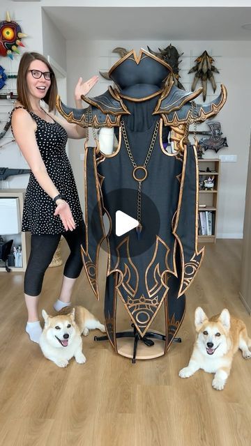 Kamui on Instagram: "The last part of Xal’atath’s costume was her space cape! It had quite a weird shape and we used Blender and the original 3D model to get it right! Afterwards Benni designed and custom printed me a gorgeous duchess satin fabric, which fit just perfectly to the cape! And after the sewing, we added a ton of raised details made out of EVA foam. How to you like the result? And now you might understand, why I had to enforce the shoulder armor with Worbla! 😁

@warcraft @warcraft_de #TheWarWithin #xalatath #cosplay #warcraftcosplay #sewing #selfmade #diycrafts" Eva Foam Armor, Foam Cosplay, Foam Armor, Shoulder Cape, Shoulder Armor, Duchess Satin, Weird Shapes, Eva Foam, Satin Fabric