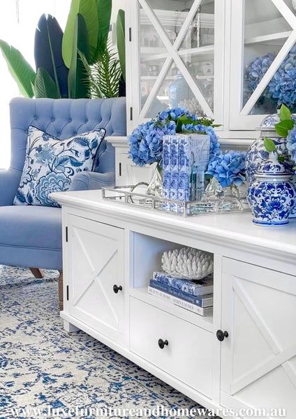 Blue And White Decor, Blue And White Living Room, Luxe Furniture, Blue White Decor, House Color, Florida House, Hamptons Style, Blue Living Room, Blue Rooms