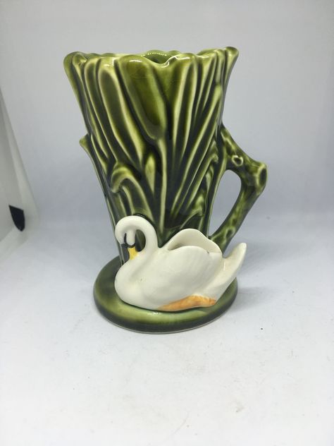 Vase Bouquet, Kitsch Vintage, Vintage Dessert, Eclectic Living Room, Vintage Kitsch, Vase Vintage, Cache Pot, Bud Vase, Fine Art Ceramics