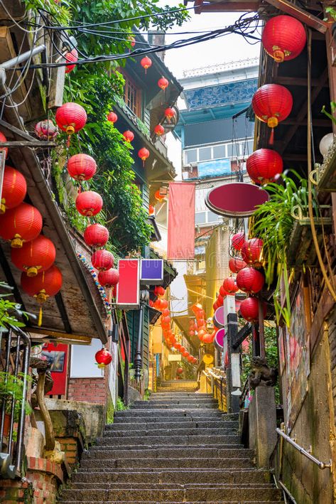 Jiufen Taiwan, Taiwan Itinerary, Asian Cafe, Perspective Drawing Lessons, Chinese Aesthetic, One Point Perspective, Perspective Photography, Best City, Japan Street