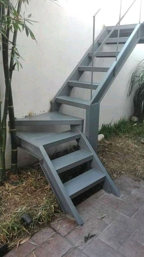 Steel Staircase Design, Steel Stairs Design, Iron Stairs, Steel Staircase, Staircase Design Ideas, درج السلم, Staircase Outdoor, Yard Ideas Cheap, Staircase Railing Design