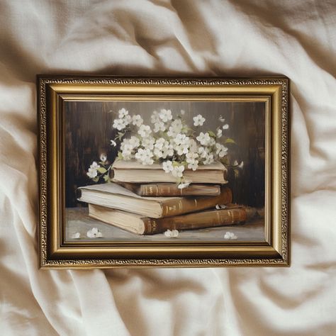 Book Mantle Decor, Regencycore Home Decor, Bedroom Decor Books, Light Academia Living Room Decor, Light Vintage Aesthetic, Vintage Room Decor Bedroom, Old Money Home Decor, Classical Aesthetic, Vintage Style Painting