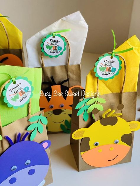 Safari Favor Bags / Safari Party / Safari Birthday Party | Etsy Safari Party Bag Ideas, Jungle Party Bags, Jungle Theme Return Gift Hampers, Two Wild Gift Bags, Safari Birthday Souvenir Ideas, 2nd Birthday Party For Girl, Wild Safari, Kraft Bag, Children Toys