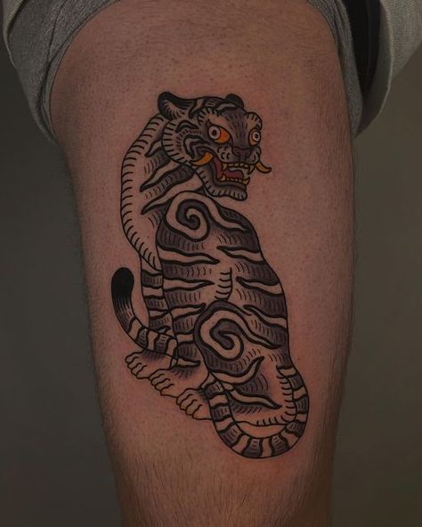 Japanese Panther Tattoo, Cats Reference, White Tiger Tattoo, Gecko Tattoo, Writing Tattoo, Dm Tattoo, Japanese Tiger Tattoo, Tattoo Japanese Style, Lightning Tattoo