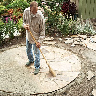 creating a flagstone patio space - Sunset Magazine for details... Flagstone Patio Design, Fire Pit Wall, Circular Patio, Modern Fire Pit, Fire Pit Landscaping, Stone Patio, Stone Fire Pit, Flagstone Patio, Fire Pit Seating