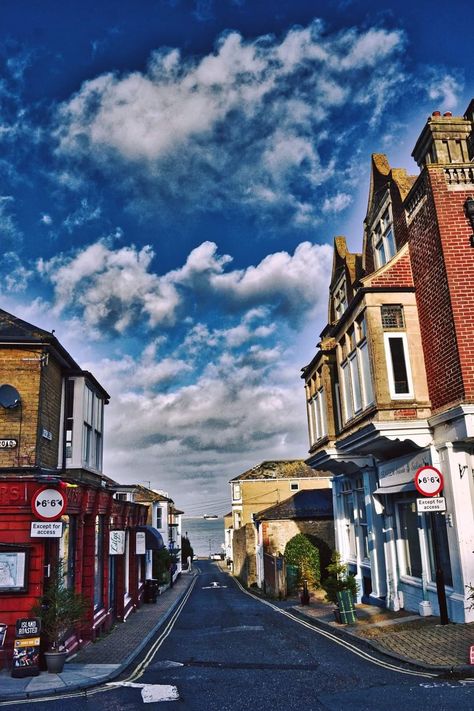 Seaview Isle Of Wight, Isle Of Wight England, Beatles John Lennon, John Lennon Paul Mccartney, Travel History, Beatles John, Rush Hour, Isle Of Wight, Let It Go