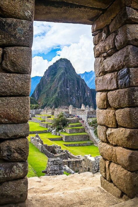 machuPichu cusco 7 World Wonders, Delivery Food, Instagram Places, Peru Travel, Seven Wonders, Machu Picchu, Amazing Architecture, Picture Tattoos, Wonders Of The World