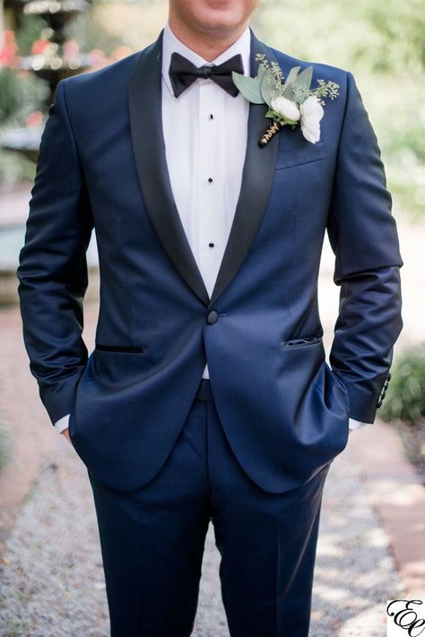 Twitter Navy Tuxedo Wedding, Navy Blue Tux, Navy Blue Suit Wedding, Blue Tuxedo Wedding, Wedding Suits Men Blue, Pose Pengantin, Blue Groomsmen, Blue Tux, Navy Suit Wedding