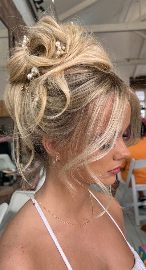 90s Updo Hairstyles Wedding, Hair Upstyles Prom, 90s Wedding Updo, 90s Updo Hairstyles Prom, Cute Prom Hair Updos, Wedding Updo Blonde, Hair Updos For Prom, Blonde Wedding Hair Updo, Up Do Hairstyles For Prom