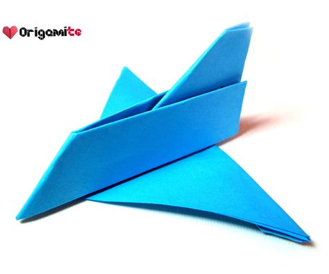 Learn how to make a paper origami airplane toy video tutorial.This origami airplane can't fly but looks really cool and also it is very easy to make.D... Origami Paper Plane, Origami Plane, Origami Airplane, Origami Mobile, Origami Star Box, Airplane Crafts, Tutorial Origami, Origami Decoration, Kids Origami