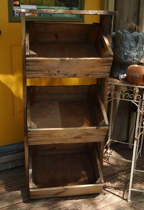 Wooden Crate Standing Shelf - Great DIY Project...great for Kitchen, Garage, Master Bath...any room that needs storage. Farm Market Display, Wooden Apple Crates, Ideas Terraza, Old Crates, Apple Crates, Market Display, Market Displays, Market Ideas, Farm Stand