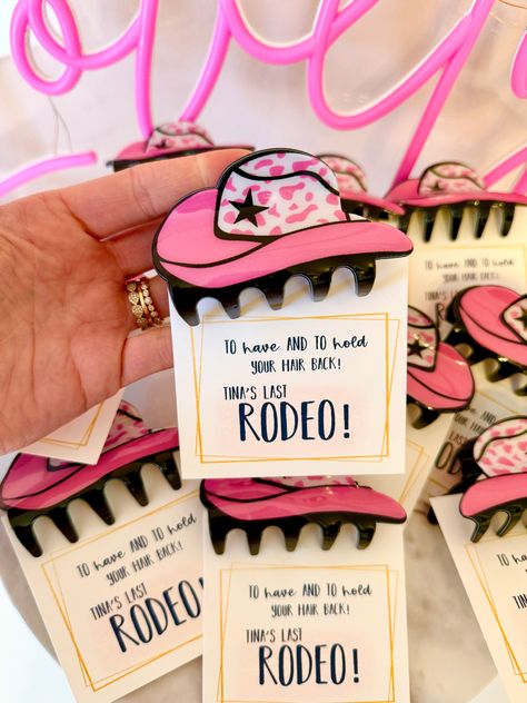 Bachelorette Party gift favor! I can personalize the cards to say anything you would like! Leave a message at check out with information.With your purchase you receive:1 Personalized CardPink Cowgirl Hat Claw Clip (acrylic)THE LOVE LEIGH GIFT PROMISE: Our goal is to hand make you a one of a kind memorable gift! We love what we do and want to share the love! Bachelorette Party Theme Cowgirl, Bachelorette Party Souvenirs, Funny Bachelorette Decor, Last Rodeo Bachelorette Party Favors, Bridal Shower Cowgirl Theme, The Last Hoedown Bachelorette, Austin Tx Bachelorette Party Theme, Cowboy Hens Party, Bachelorette Party Ideas Rodeo