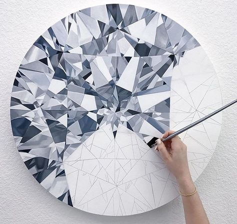 Creating a diamond effect with converging lines and lighter and darker shades to show light play.. seemingly random but close inspection reveals a symmetrical geometry Angie Crabtree, Drawing Tutorials, School Art, Drawing Tips, 그림 그리기, Art Techniques, Artsy Fartsy, Art Studios, Drawing Painting