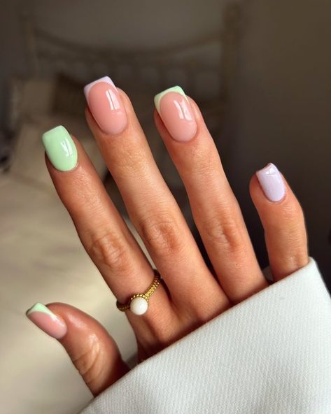 23+ Elegant Short Summer Nail Ideas For 2024 - DrExplains Lavender And Green Nails, Summer Gel Nails, Coral Nails, Simple Gel Nails, Summery Nails, Her Nails, Cute Gel Nails, Shellac Nails, Short Nail Designs