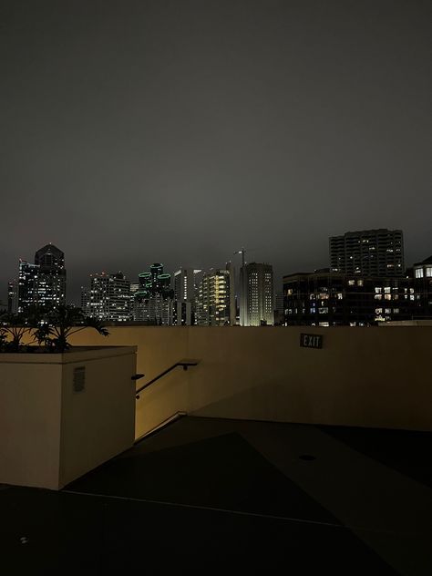 Star Gazing Rooftop, Rainy Rooftop Aesthetic, La Rooftop Aesthetic, Nyc Rooftop Aesthetic Night, City Night Out Aesthetic, Terrace View Night, Building Rooftop Night, Rooftop Building Night, Aesthetic Rooftop Night