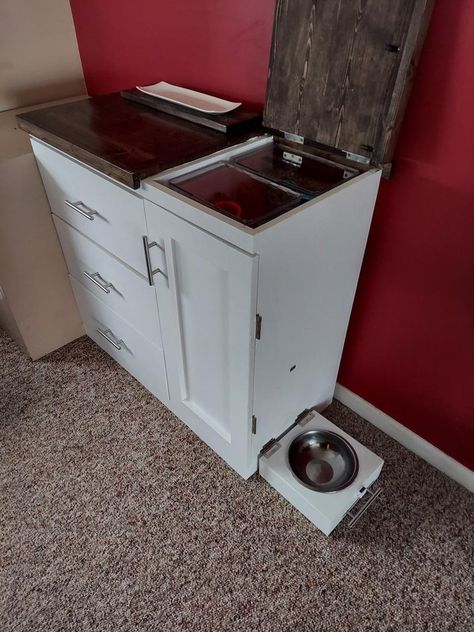 Diy Pet Feeder Station, Pet Feeding Station Ideas, Dog Food Corner Ideas, Dog Feeding Station Ideas, Pet Feeder Station, Dog Food Stands, Dog Station, Dog Food Station, Cat Feeding Station