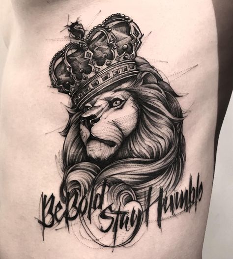 lion crown ⚜️ (Original art by @ogabel)  Done at @bk.inkstudio Chest Tattoo Quotes, Lion Shoulder Tattoo, Crown Tattoos For Women, Lion With Crown, Winged Lion, Crown Tattoo Design, Men Tattoo, Lion Tattoo Design, Inspiration Tattoos