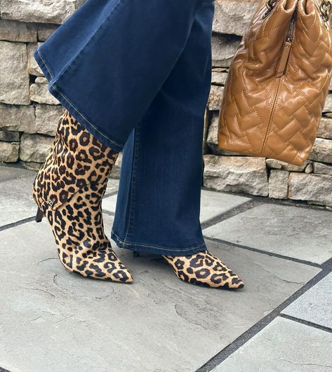 Tania Stephens wearing a pair of jeans and animal print boots Animal Print Boots Outfit Winter, Leopard Boots Outfit Winter, Leopard Print Boots Outfit, Snake Print Boots Outfit, Animal Print Boots Outfit, Leggings For Women Over 50, Print Boots Outfit, Tania Stephens, Comfortable Travel Outfit