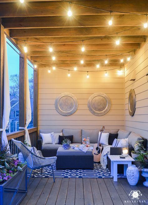 Twinkle lights on the back porch- cozy outdoor living Terrasse Med Tak, Dröm Hus Planer, Summer Porch Decor, Porch Makeover, Casa Exterior, Outdoor Living Room, Back Patio, Style At Home, Porch Patio