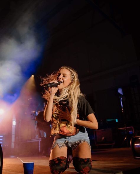 Kelsea Ballerini Concert, Virginia Bluebells, Wild Eyes, Kelsea Ballerini, Women In Music, Country Stars, Country Singers, Her Music, Face Claims