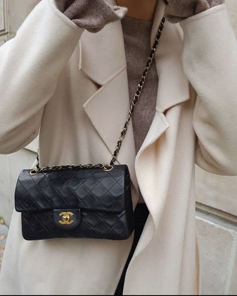 Chanel Vintage Bag Outfit, Vintage Chanel Flap Bag, Vintage Chanel Bag Outfit, Chanel Flap Bag Outfit, Chanel Bag Aesthetic, Chanel Bag Outfit, Chanel Classic Flap Bag, Vintage Chanel Bag, Vintage Designer Bags