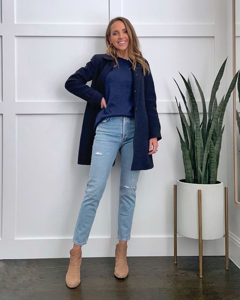 Monochromatic Blue Outfit, Navy Blue Sweater Outfit, Blue Top Outfit, Light Blue Jeans Outfit, Blue Sweater Outfit, Navy Blue Outfit, Winter Sweater Outfits, Blue Jean Outfits, Black Leather Leggings