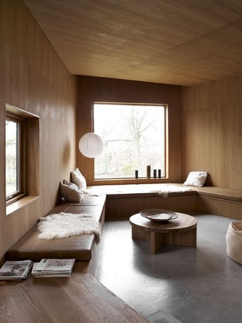 Minimalist Dekor, Andermatt, Interior Design Minimalist, Wood And Concrete, Wood Interiors, Aarhus, Cheap Decor, Window Seat, Family House