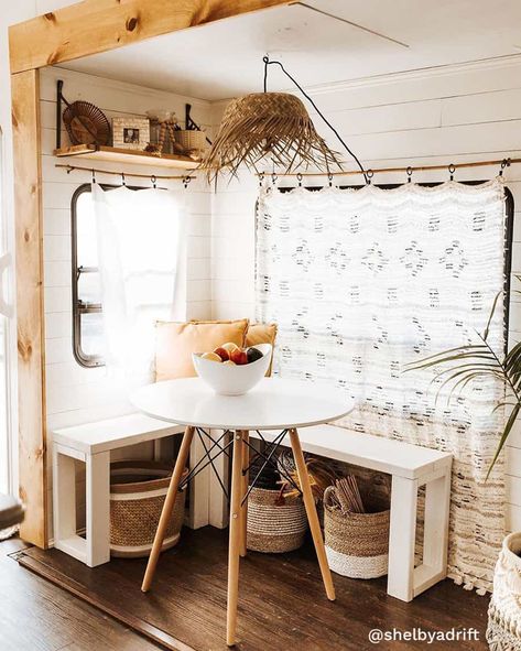 Beautiful Boho RV remodels to inspire your next renovation and make you swoon big time! Bohemian-inspired remodels of fifth wheels, motorhomes, vans and camper trailers. #bohocamper #bohorv #bohorenovation #bohoinspiration #bohovan #bohemianrv #bohemiancamper #bohemiantrailer Rv Round Dining Table Ideas, Rv Loft Ideas, New Rv Decorating Ideas, Rv Curtain Ideas, Rv Table Ideas, Rv Table, Boho Camper, Caravan Vintage, Rv Interior Remodel