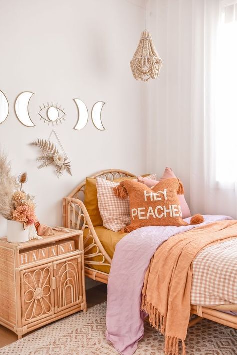 Peach Boho Bedroom, Boho Girls Bedroom, Boho Teen Bedroom, Girls Boho Bedroom, Bohemian Bedrooms, Lash Room, Bedroom Decor Cozy, Pink Bedrooms, Bohemian Bedroom Decor