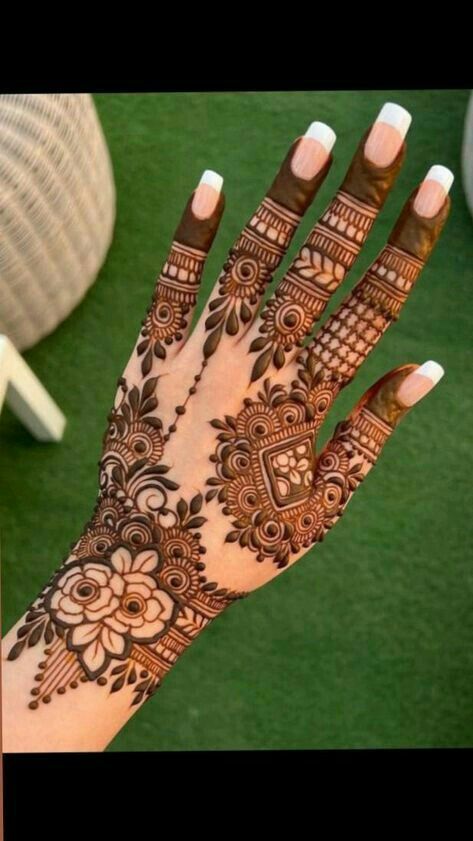 Beautiful Simple Mehndi Design, Mehedi Design, Front Mehndi Design, Simple Mehendi Designs, Henna Hand, Mehndi Designs Bridal Hands, Tattoo Henna, Mehndi Designs For Kids, Very Simple Mehndi Designs