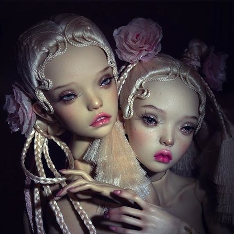 Peewit and Little Owl sisters/ сестрички Peewit и Little Owl. #popovydolls #popovysisters #sistersdolls #OOAKdoll #collectiondoll #exclusivedoll #bjdpopovy #bjd #fashion #fashiondoll #designdoll #art #artdoll Bjd Fashion, Popovy Dolls, Porcelain Doll Makeup, Marina Bychkova, Popovy Sisters, Sister Dolls, Enchanted Doll, Dolls Art, Real Doll