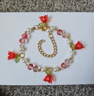 MagdaleneVora - Etsy Canada Flower Bracelet Aesthetic, Aesthetic Fairy Core, Red Bead Bracelet, Tulip Beads, Beaded Flower Bracelet, Bracelet Aesthetic, Aesthetic Fairy, Red Beaded Bracelet, Beads Design