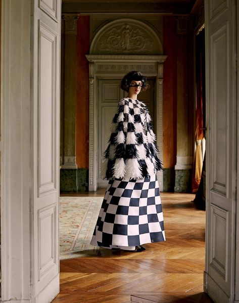 90s And 2000s Fashion, Checkerboard Tile, Sea Fashion, Isabella Blow, White Nights, 2018 Hair, Global City, Embellished Sweaters, Fashion Week 2018