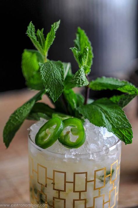 Mexican Mint Julep, a Mezcal Cocktail. A great cocktail to celebrate both Cinco de Mayo and the Kentucky Derby. The smokiness of the mezcal plays well with the brown sugar and mint. Cheers to twists on classic cocktail and this best mint julep recipe! Best Mint Julep Recipe, Mexican Coffee Shop, Mezcal Drinks, Cocktails With Tequila, Mint Julep Cocktail, Julep Recipe, Cocktails And Canapes, Mint Julep Recipe, Mint Cocktails